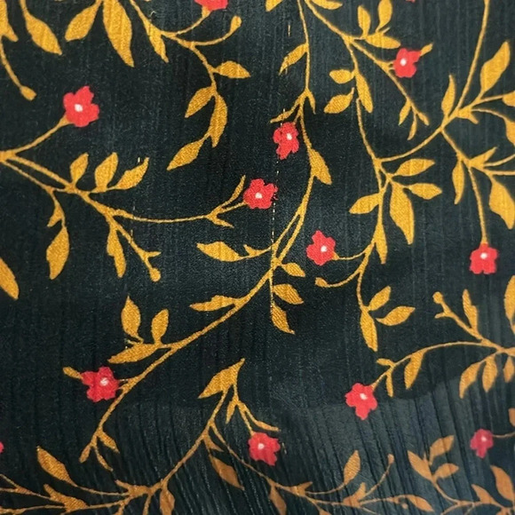 Old Navy Pre Owned flower print tank blouse with faux mini sleeve. Size Large. - Picture 5 of 5